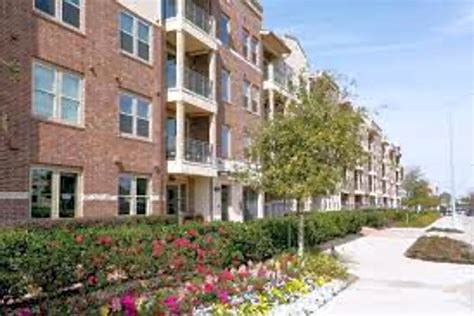 Apartments On Yale Street